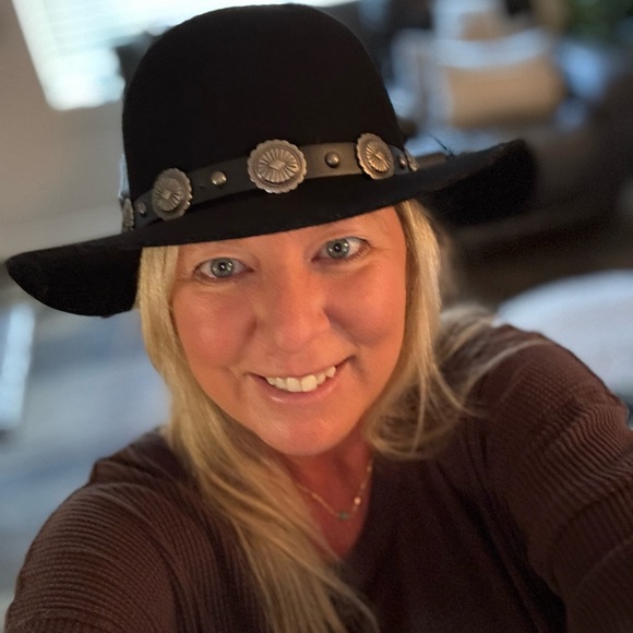 Meet your Posher, Daphne - Picture 1 of 12